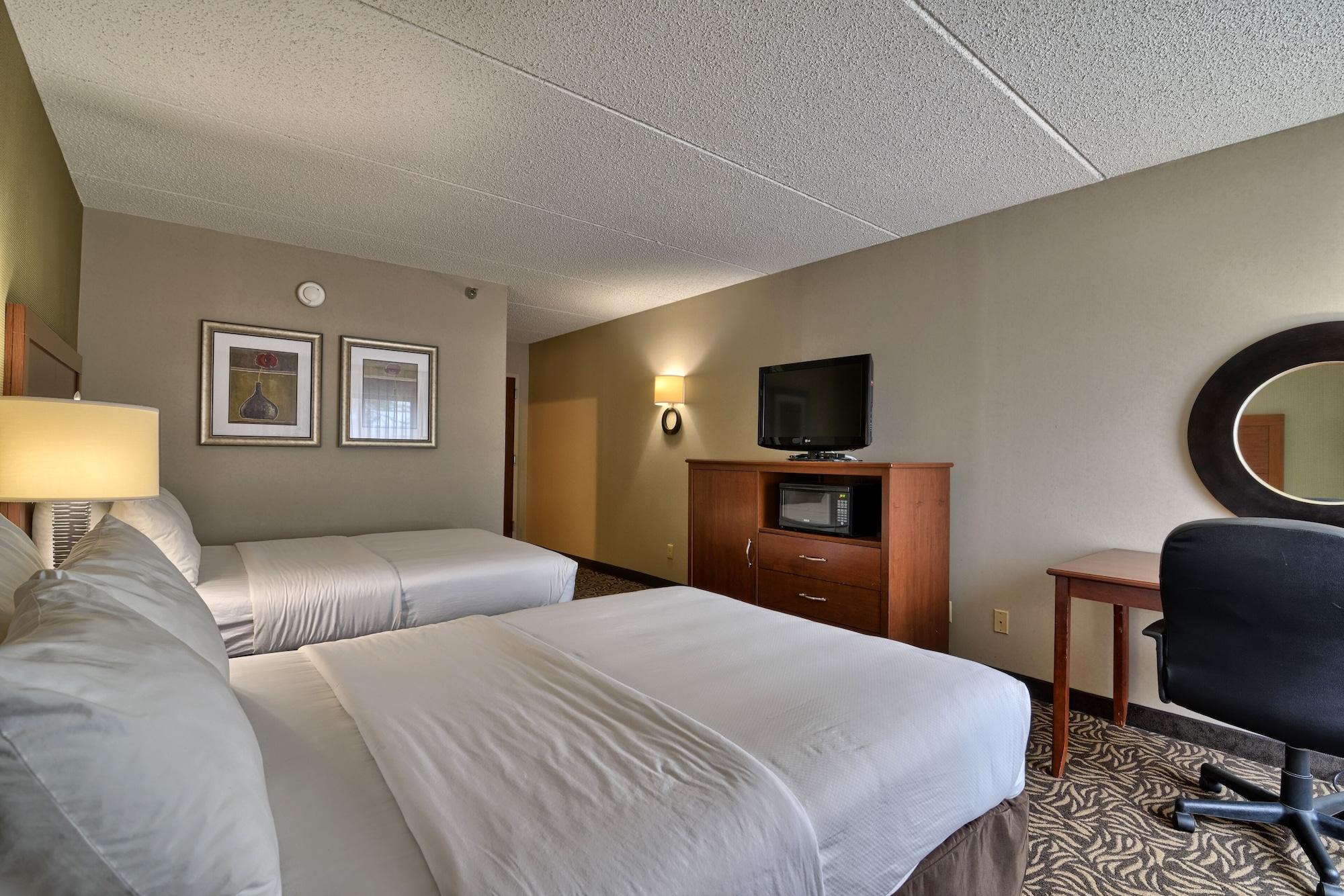 Clarion Inn & Suites - University Area Cortland Buitenkant foto